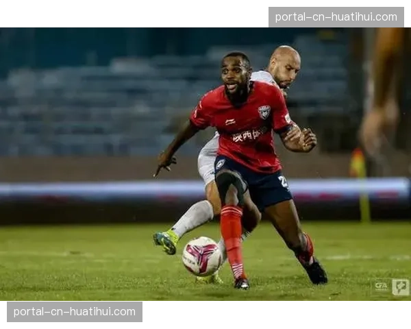 半场报道：蒙扎0-0弗罗西诺内，双方中场缠斗激烈，均未能创造出绝对机会