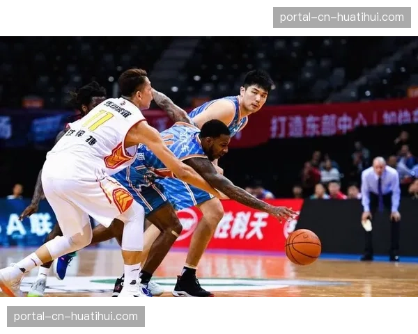 深圳马可波罗外援史密斯砍下45分15篮板14助攻，率队击败新疆